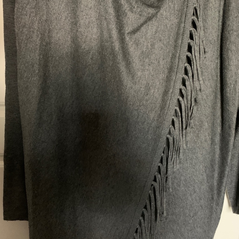 Grey top - Picture 3 of 3